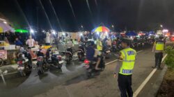 Personel Polsek Taliwang Amankan Konser Musik Rocker Club Sumbawa Barat di Alun-Alun Kota Taliwang
