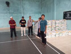 BHABINKAMTIBMAS DESA PENGENJEK LAKUKAN MONITORING PENDISTRIBUSIAN BERAS BANTUAN PEMERINTAH