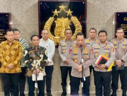 Kapolri dan Menteri Kehutanan Bentuk Satgas Gabungan Telusuri Temuan Kayu yang diduga akibatkan Bencana di Aceh dan Sumatera