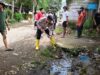 Polsek Sekotong, Warga & KKN Bersihkan Got di Lombok Barat