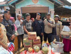 Brimob Polda Sumut Bersama Relawan Mapel Indonesia Salurkan Bantuan Sembako untuk Warga Terdampak Bencana di Sibolga–Tapteng