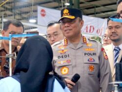 Wakapolri Bagikan Sembako ke Ribuan Buruh, Wujud Kepedulian Polri di Sektor Industri Dalam Negeri