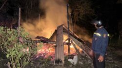 Dipicu Ketersinggungan, Seorang Pria di Labuhan Badas Aniaya Korban dan Bakar Rumah Panggung