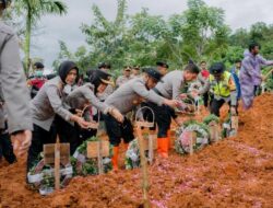 Penuh Duka dan Penghormatan, Polda Sumbar Antar 24 Korban Bencana ke Peristirahatan Terakhir