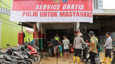 Bangkit Bersama Polri: Kapolres Tapteng Layani Service Motor Gratis untuk Warga Terdampak