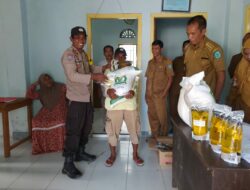 Bhabinkamtibmas Polsek Pajo Amankan Penyaluran Bantuan PKH di Desa Ranggo, Warga Terima Beras dan Minyak Goreng