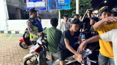 Personel Jaga Polsek Poto Tano Gelar Patroli Bersama Anak Muda Jaga Stabilitas Keamanan