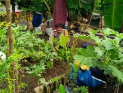 Bhabinkamtibmas Lombok Barat Tinjau Greenhouse Bambu di Perampuan