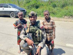 Personel Brimob Ops Damai Cartenz Gelar Patroli dan Sambang Humanis di Kampung Aikai