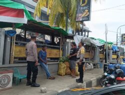Mantapkan Harkamtibmas, Polsek Sumbawa Gelar Patroli di Pasar Seketeng dalam Rangka Implementasi Quick Wins Program 5