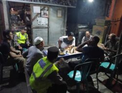 Bersama Warga Polsek Taliwang Jaga Keamanan, Antisiapasi Gangguan Kamtibmas