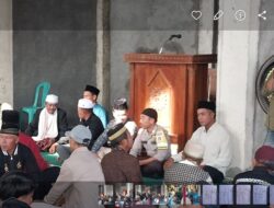 Bhabinkamtibmas Desa Mantar Hadiri Syukuran Desa di Masjid An-Nur