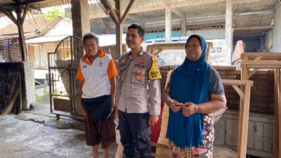 Bhabinkamtibmas Desa Semparu Ajak Warga Manfaatkan Lahan Pekarangan Dukung Ketahanan Pangan