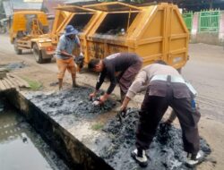 Cegah Banjir dan Edukasi Warga Jaga Kebersihan, Polsek Belo Menggelar Bakti Sosial Bersihkan Sampah dan Saluran Air