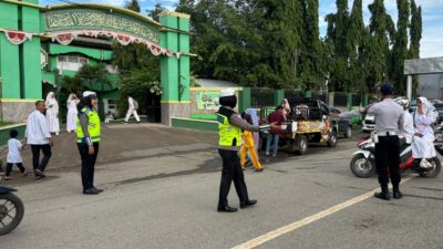 Lantas Polsek Rasanae Barat Laksanakan Strong Point Pagi, Ciptakan Kamseltibcarlantas