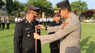 Polres Bima Kota Laksanakan Upacara Penganugerahan Tanda Kehormatan Satyalencana Pengabdian