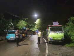 ‎Polres Loteng Datangi TKP Tiang Listrik Tumbang Akibat Cuaca Buruk di Kuta Akibat ‎