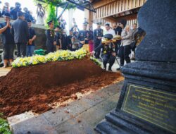 Hadiri Pemakaman, Kapolri: Pesan Eyang Meri Jadi Inspirasi dan Semangat Keluarga Besar Polri