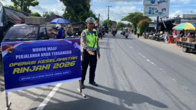 Ops Keselamatan Rinjani 2026: Satlantas Polres Lobar Edukasi Pengendara