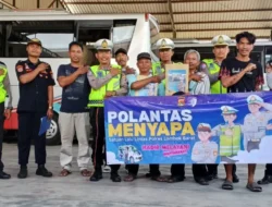 Polantas Menyapa: Polres Lombok Barat Edukasi Driver Travel di Meninting