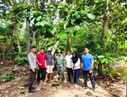 Bhabinkamtibmas Lalar Liang Dampingi Pengecekan Pohon di Kawasan Hutan Desa Bersama Dinas Kehutanan