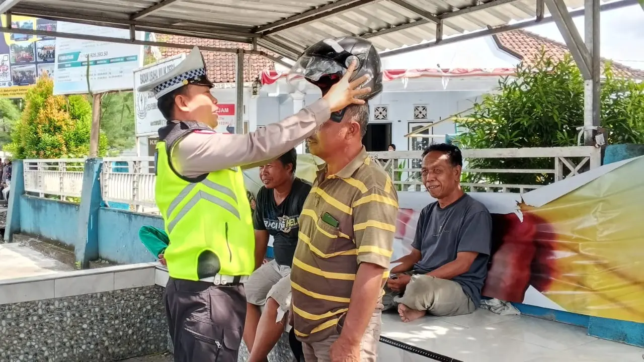 Satlantas Polres Lobar Ajak Pengemudi Ojek Jadi Pelopor Keselamatan