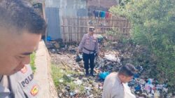 Dukung Program Presiden RI “Indonesia Asri”Polsek Bolo Bersama TNI dan Masyarakat Bersihkan Sampah Pantai di Desa Nggembe