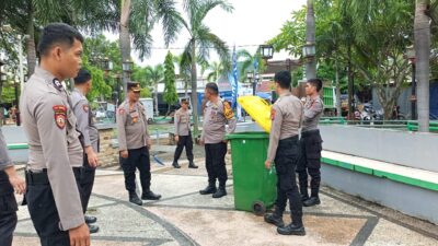 Polres Sumbawa Barat Gelar Bhakti Sosial Jum’at Bersih, Warga Taman Tiangnam Beri Apresiasi