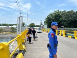 Kapal Polisi XXI-1002 Amankan Aktivitas Bongkar Muat Penumpang di Pelabuhan Khayangan Jelang Libur Imlek 2026