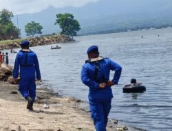 Pantau Aktivitas dan Berikan Rasa Nyaman Bagi Masyarakat Yang Menikmati Liburan Satpolairud Polres Bima Gelar PAM Wisata di Pantai Kalaki
