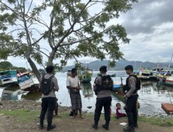 ‎ Sat Samapta Polres Bima Kota Laksanakan Patroli Dialogis dan Sambang Nelayan di Pantai Lawata dan Amahami