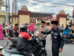 Indahnya Berbagi, Polres Sumbawa Bersama Bhayangkari Tebar Kebaikan Melalui Pembagian Takjil
