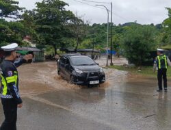 Gatur Arus lalulintas, Kendaraan dan Tekan Potensi Kecelakaan Lalulintas Satlantas Polres Bima Kabupaten Hadir Dalam Rawan Sore