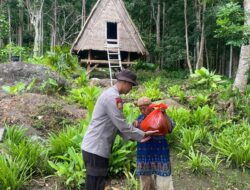 Menyentuh Dengan Hati dan Raih Berkah di Bulan Suci Ramadhan, Kanit Binmas Polsek Donggo Salurkan Bantuan Bagi Warga Kurang Mampu
