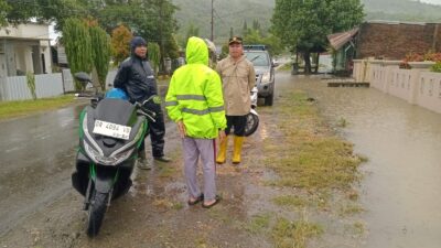 Intensitas Hujan Tinggi, Jajaran Polres Sumbawa Barat Lakukan Monitoring Wilayah Rawan Banjir*