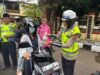 Berbagi Berkah di Jalan Raya, Sat Lantas Polres Dompu Tebar Takjil dan Edukasi Keselamatan