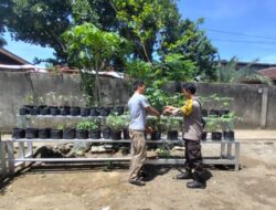 Bhabinkamtibmas Dampingi Warga Desa Bengkel Kelola Lahan Produktif