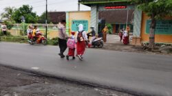 Kapolsek Labuhan Haji Bersama Anggota Laksanakan Giat Rawan Pagi di Sekolah