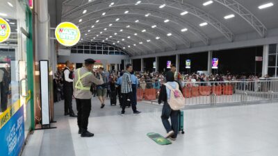 Polres Loteng Tingkatkan Pengamanan di Bandara Bizam Jelang Libur Lebaran. ‎ ‎
