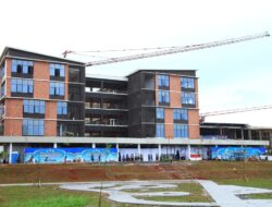 Pembangunan SMA Kemala Taruna Bhayangkara Bogor Capai 60 Persen, Polri Gelar Buka Puasa Bersama Warga Gunung Sindur