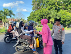 Polres Lombok Timur Berbagi Takjil, Kabag Ops: Wujud Kepedulian dan Kedekatan dengan Masyarakat