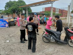 Hadirkan Kebahagiaan di Bulan Suci Ramadhan, Polsek Pelabuhan Laut Bima Berbagi Takjil dengan Buruh dan ABK