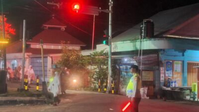Personel Polsek Jereweh Laksanakan Pengamanan Shalat Tarawih, Jaga Situasi Tetap Kondusif