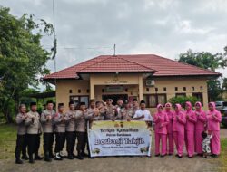 Wujudkan Kepedulian, Polsek Buer dan Bhayangkari Bagikan 120 Paket Takjil di Depan Mapolsek