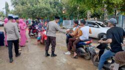 Indahnya Berbagi di Bulan Suci Ramadhan, Polsek Belo Bersama Bhayangkari Turun ke Jalan Bagikan Takjil
