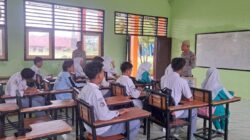 “Police Go to School” Satbinamas Polres Bima Kabupaten Sosialisasi Bijak Dalam Bermedsos di SMAN I Woha