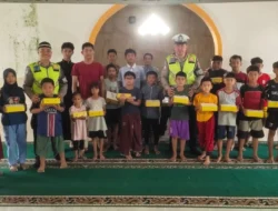 Polres Lombok Barat Santuni Puluhan Anak Yatim di Gerung