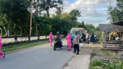 Polsek Moyo Hulu Bersama Bhayangkari Bagikan 100 Paket Takjil di Jalur Sumbawa-Lunyuk  