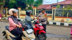 Berbagi Berkah Ramadan, Gabungan Sat Tahti, SiTIK dan SPKT Polres Dompu Bagikan 250 Takjil untuk Pengguna Jalan