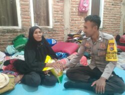 Berbagi Kebahagiaan di Bulan Suci Ramadhan, Bhabinkamtibmas Polsek Belo Salurkan Sembako Bagi Lansia